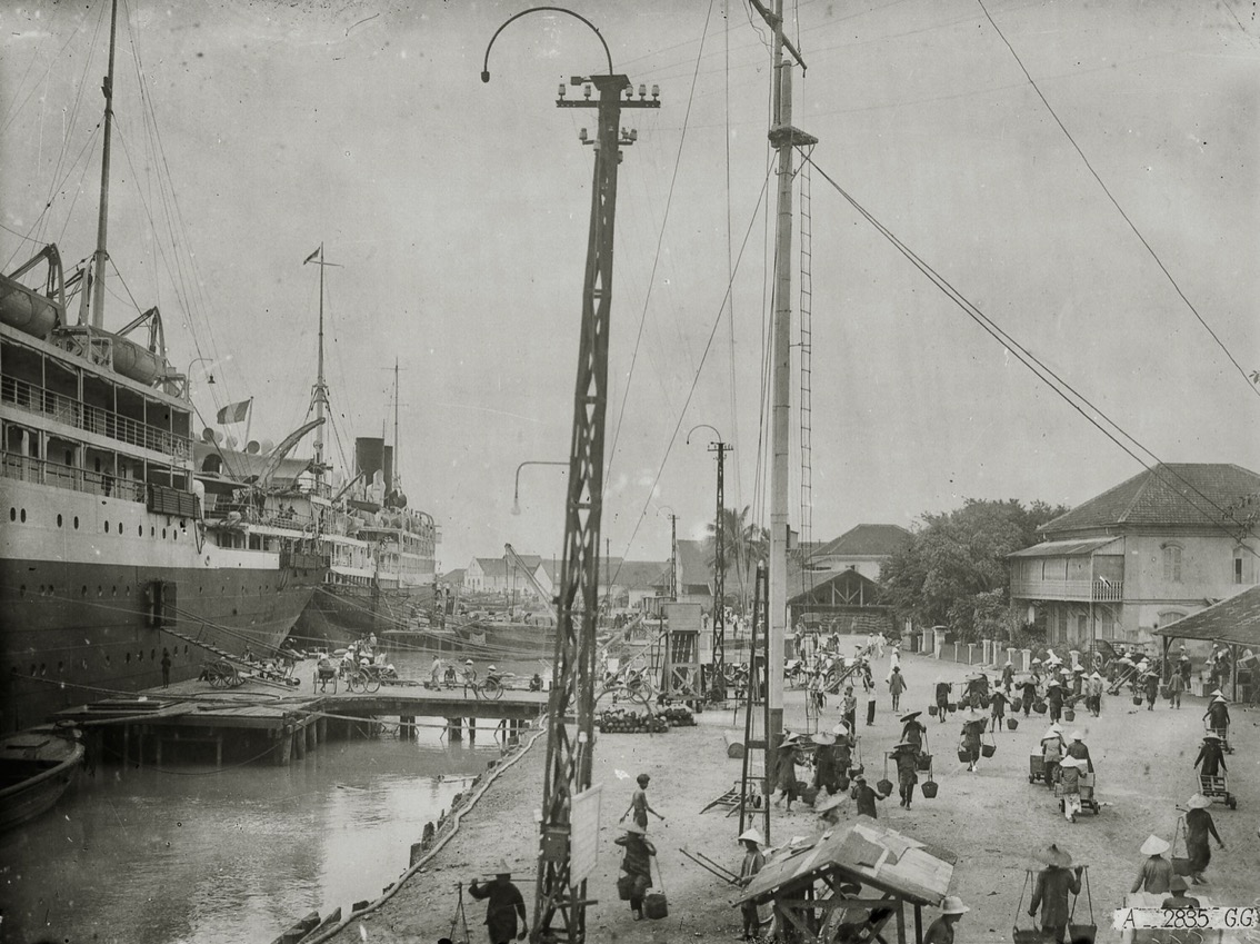 13a Saigon 1920-1929 - Les quais - un jour d&#39;arrivée du courrier de France